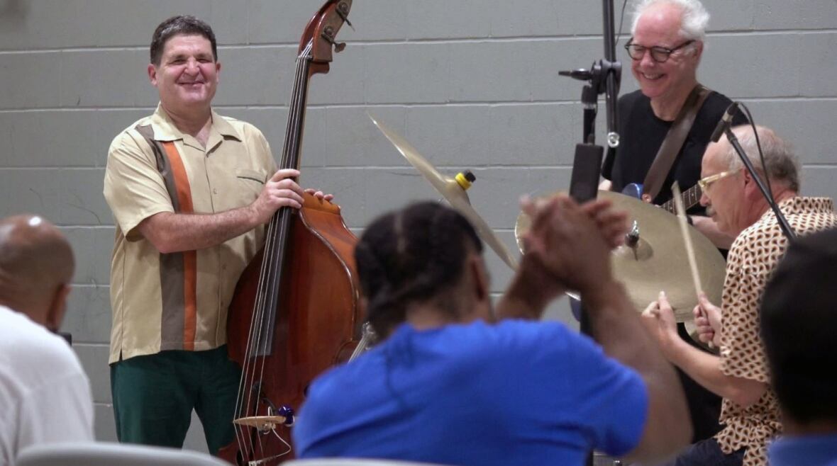 Featured image for “CBC News: Prison arts program brings Grammy-winning guitarist behind bars for performance”